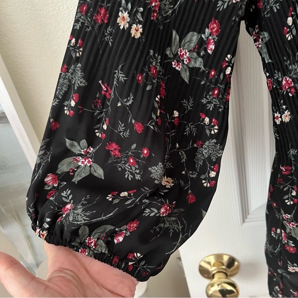PLEIONE Anthropologie Size Medium Black Floral Top Blouse - Picture 2 of 10